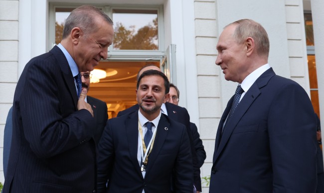 Западът все по-тревожен от задълбочаващите се връзки на Турция с Русия