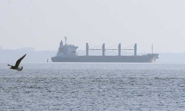 Част от екипажа на  кораба "Рожен" се прибра България