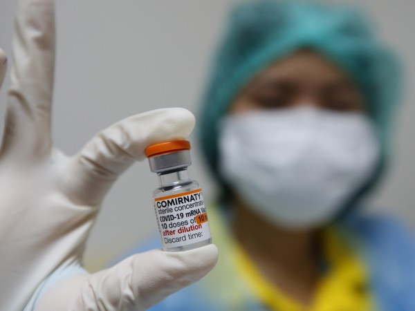 "БиоНТех" очаква да започне доставките на две адаптирани ваксини против