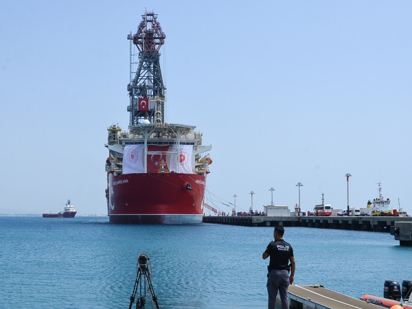 Турция днес ще изпрати кораб за сондажи в Средиземно море,