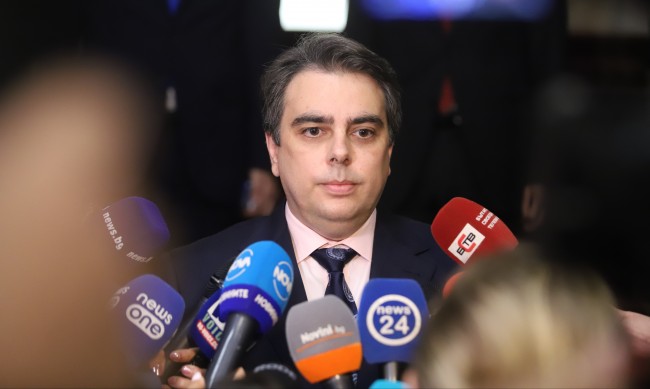 Асен Василев: Докато господин Борисов ръководи ГЕРБ, коалиция с тях е невъзможна