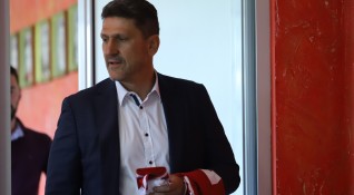 Изпълнителният директор на ЦСКА София Филип Филипов говори преди заминаването на
