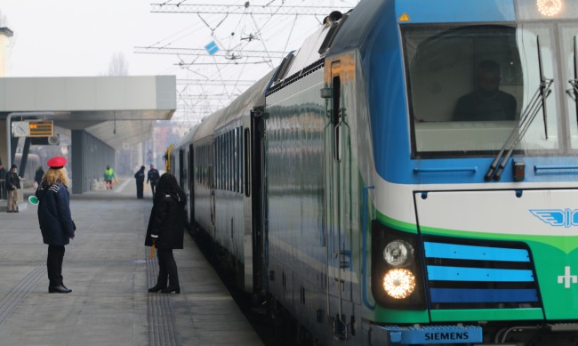 Два допълнителни влака между София и Бургас през уикенда