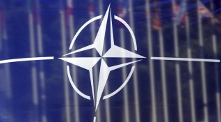 НАТО с удоволствие ще воюва на украинска територия срещу Русия