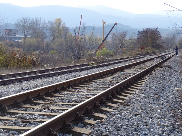 Мъж е блъснат от влака Варна-София в района между Церковски