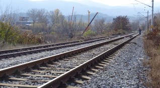Мъж е блъснат от влака Варна София в района между