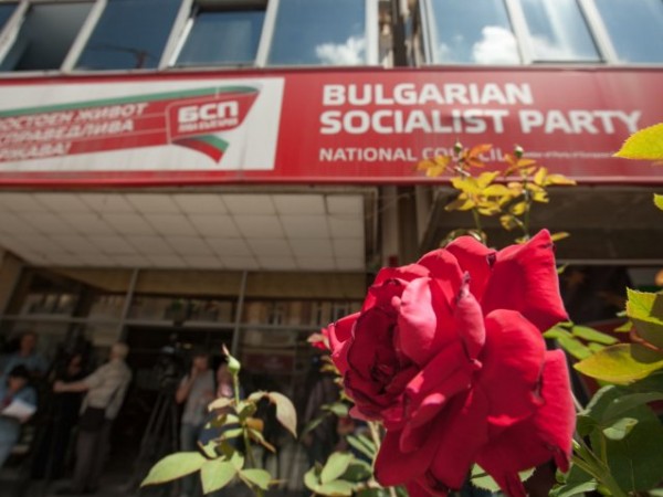 Служебният кабинет не бива да задължава България с милиарди за