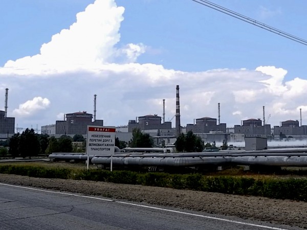 Съобщенията за обстрел на най-голямата атомна електроцентрала в Европа в