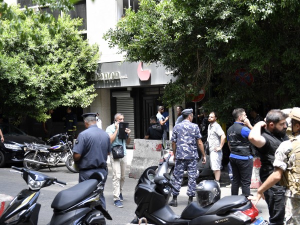 Въоръжен с пушка ливанец нахлу в банка в Бейрут и