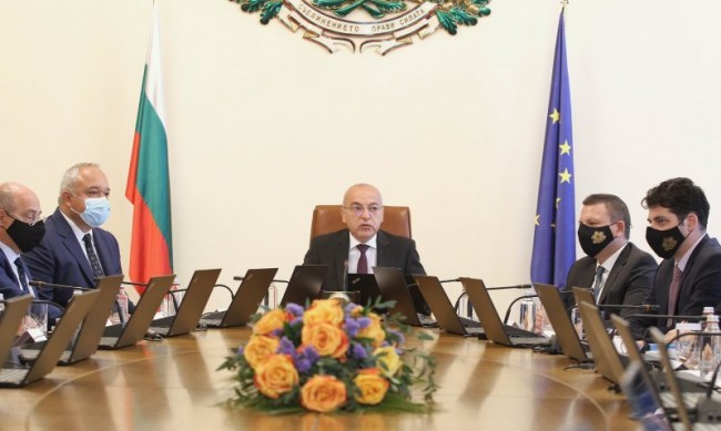 Гълъб Донев назначи трима заместник-министри