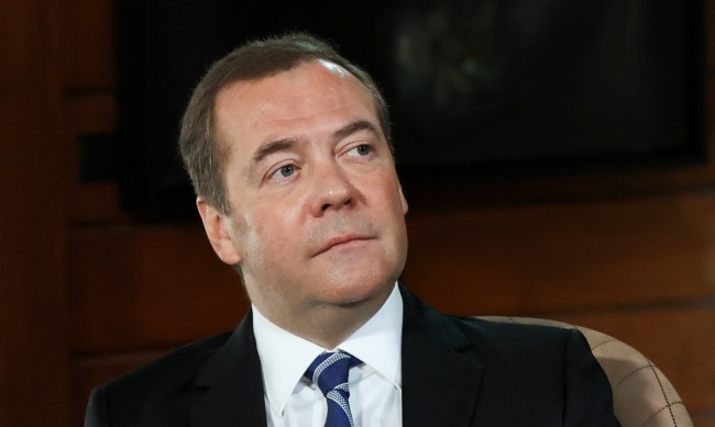 Дмитрий Медведев отиде при сепаратистите в Донбас