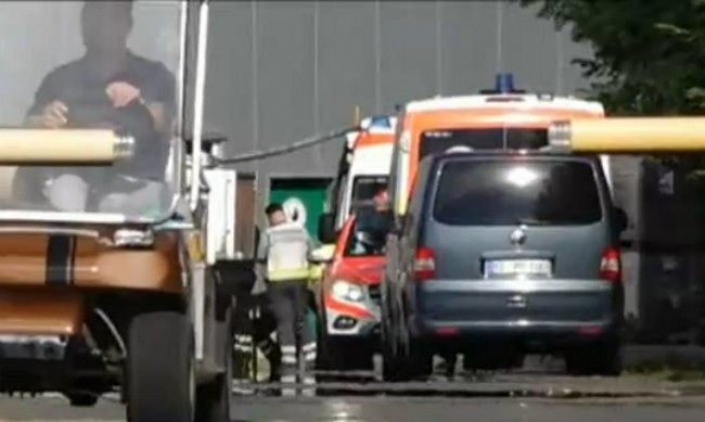 Десетки ранени при сблъсък на влакчета в увеселителен парк в Германия