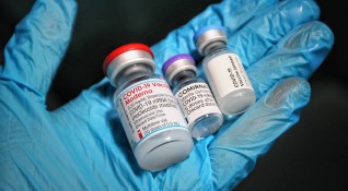 Ваксинираните срещу COVID 19 да получат по кратък период на изолация заяви