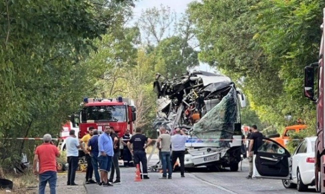 Оставиха в ареста шофьора на катастрофиралия румънски автобус