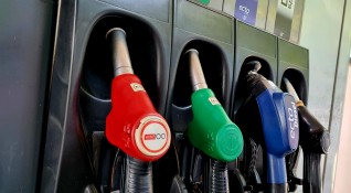 Цената на бензин А95 на основните столични бензиностанции достига от