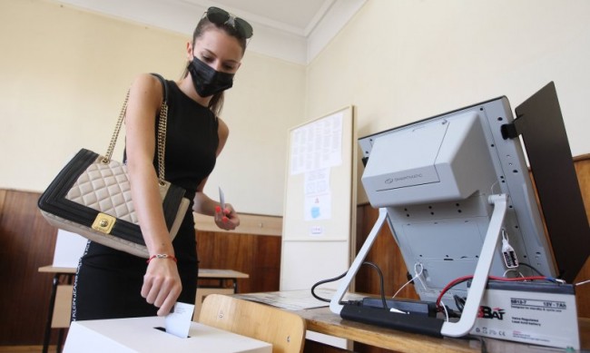 Българите гласуват в 61 страни, две секции ще има в Русия 