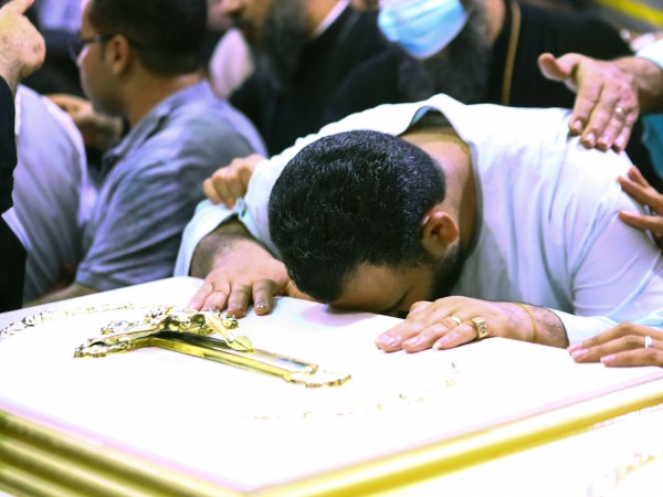В неделя по време на литургия в египетска коптска християнска