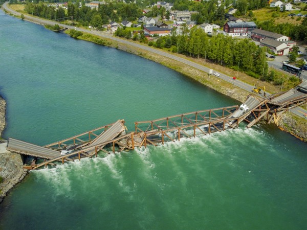 Дървен мост над река в Южна Норвегия се срути тази