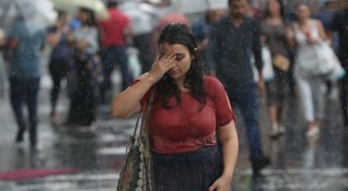 Големи наводнения в резултат на проливни дъждове в Северозападна Турция