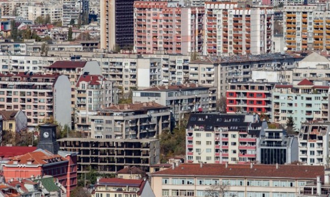 Българинът живее в тесни жилища, пренаселени, с малко на брой стаи
