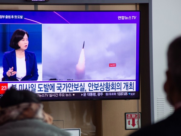 Северна Корея изстреля днес две крилати ракети, предаде Франс прес,