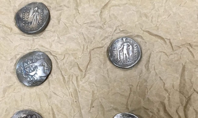 Иззеха 30 антични монети от жилище в Нови пазар