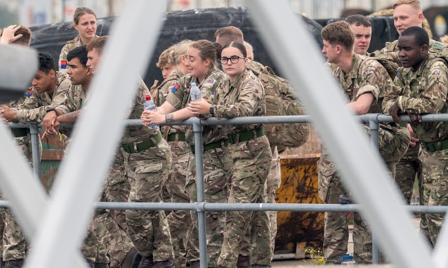 Ще спре ли Великобритания да наема бели мъже в армията? 