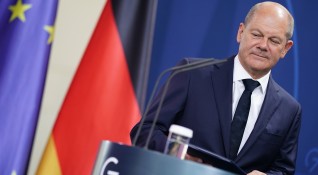 Германският канцлер Олаф Шолц беше посрещнат бурно при посещението си
