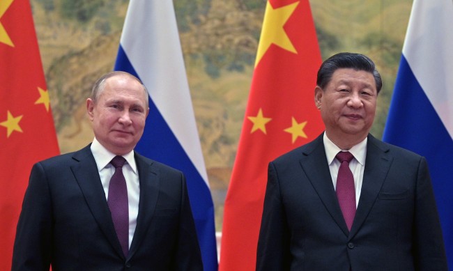 Си Дзинпин и Путин отиват на срещата на водещите икономики