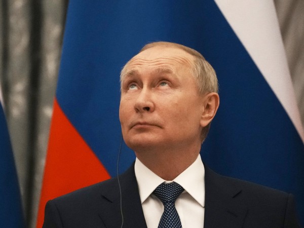 Руският президент Владимир Путин e предупредил френския си колега Еманюел