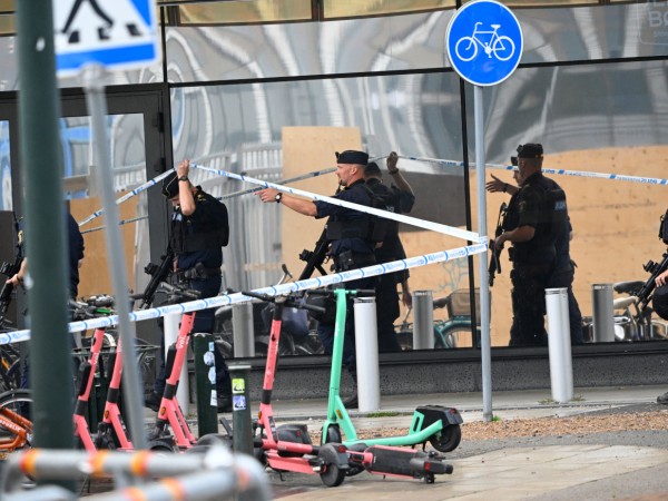 Шведската полиция съобщи, че двама души са били ранени при