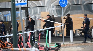 Шведската полиция съобщи че двама души са били ранени при