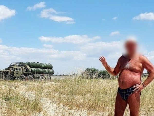 Британското Министерство на отбраната се пошегува с руски турист, който