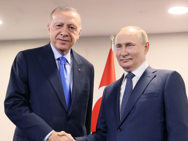 Крим трябва да бъде върнат на Украйна, заяви турският президент