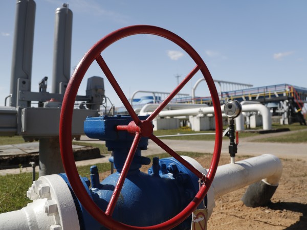 През последните месеци купуваме газ пак от Газпром“, но с