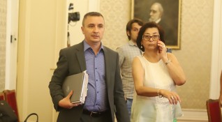 Предходният енергиен министър Александър Николов публикува позиция за моментното състяние