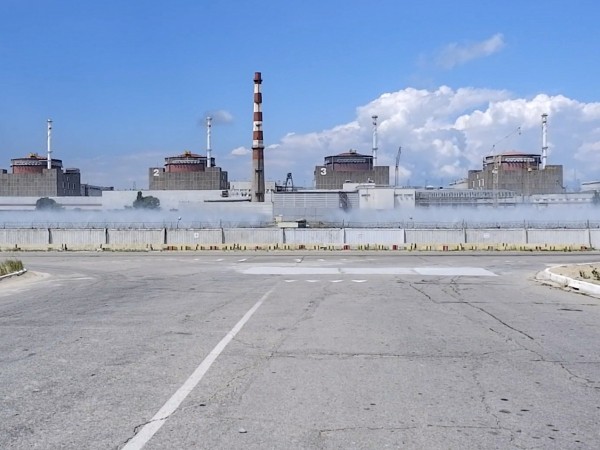 След притоснително прекъсване, окупираната атомна електроцентрала Запорожие заработи отново, предаде