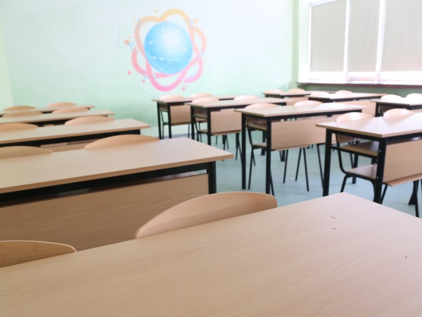 Българските училища страдат от сериозна липса на преподаватели по информатика,