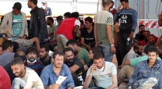 Отново рекорден брой мигранти пристигнаха на италианските острови Лампедуза и