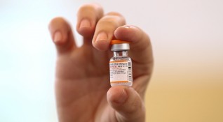 Най-големите производители на ваксини срещу COVID-19 се изправят един срещу