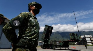 Тайвански войници са изстреляли сигнални ракети по три неидентифицирани дрона
