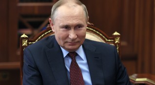 Руският президент Владимир Путин няма да присъства на погребението на