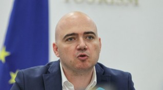 Екип на министерството на туризма воден от министър Илин Димитров