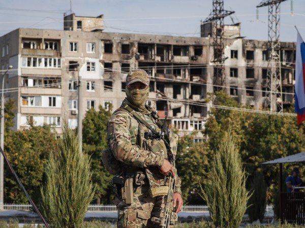 Почерпка в кафене в Херсон между руски войници и офицери