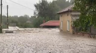 Местната река в карловското село Богдан е излязла от коритото