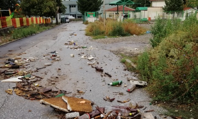 Два аварийни екипа на Столичната община помагат на село Богдан