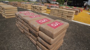 Полицията в Коста Рика иззе 2 5 тона кокаин на товарен