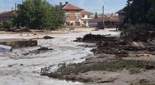След наводненията в община Карлово има опасност от инфекции и