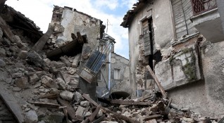 Най малко 7 души са загинали при земетресението с магнитуд 6 6