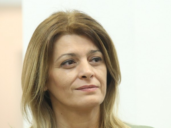 Съпругата на президента Десислава Радева се включи в почистването на
